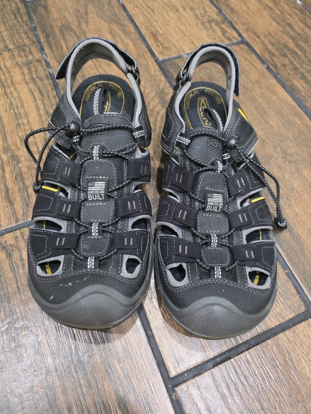 KEEN Men's Clearwater CNX Sandals Outdoor Travel Swim Shoes Size 10.5